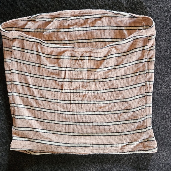 Sleeveless crop top - Picture 2 of 3